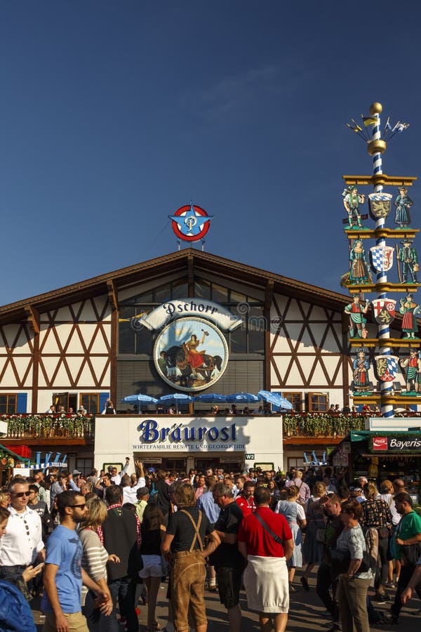 Braeurosl namiot przy Oktoberfest w Monachium, Niemcy, 2016 obraz royalty free Braeurosl namiot przy Oktoberfest w Monachium, Niemcy, 2016 obraz royalty free