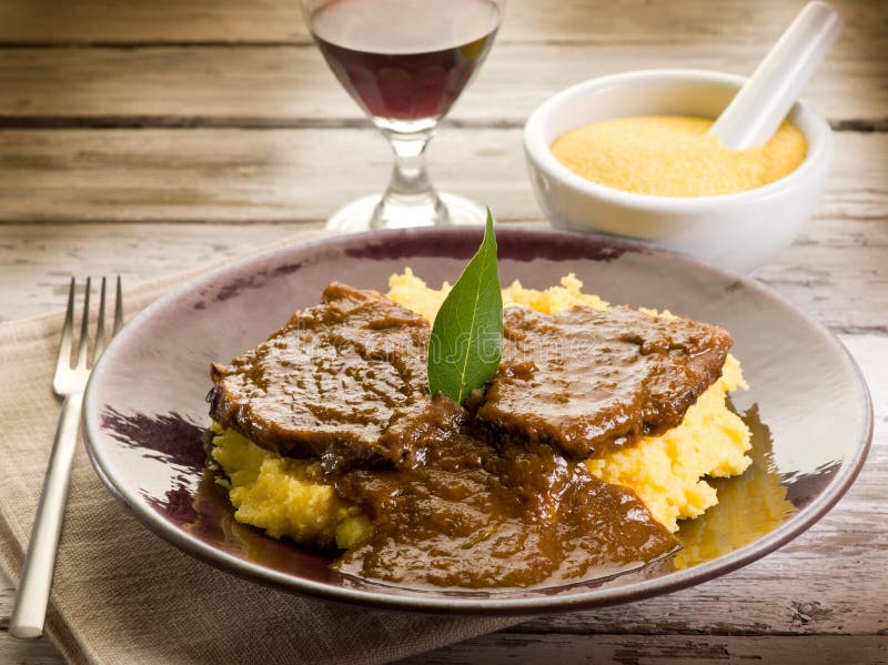 Braised meat och porridge arkivfoto