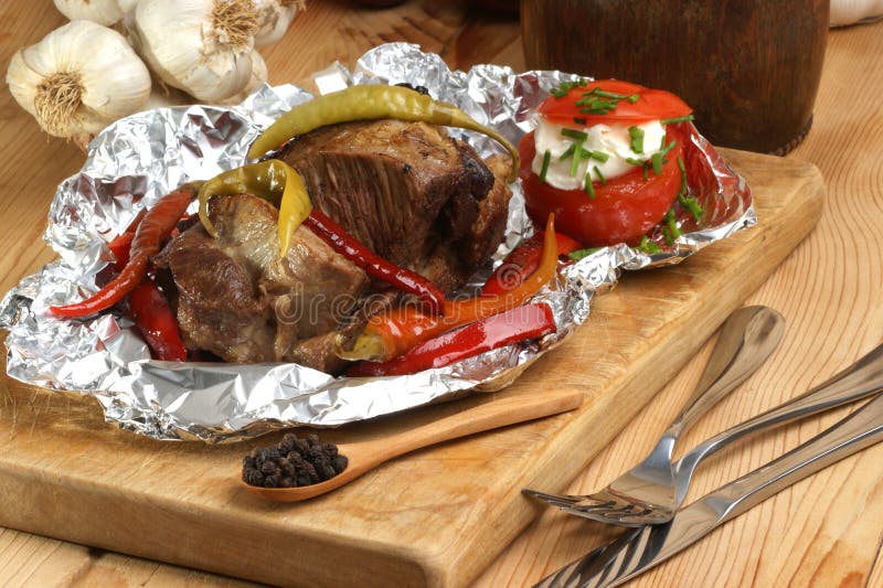 Braised meatpaprikatennfolie royaltyfri bild