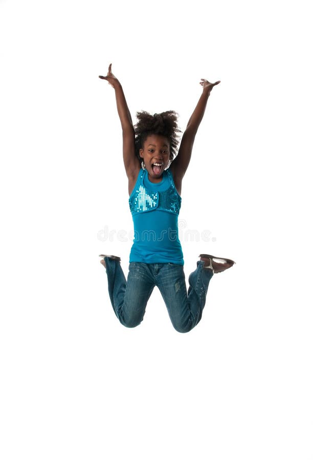 Fille sautant joyeusement images libres de droits