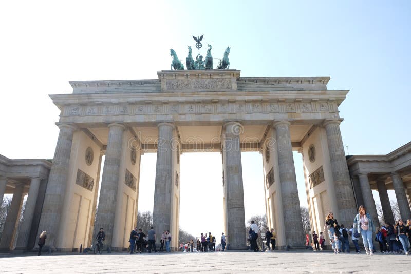 Brandenburger Tor Berlin mit blauem Himmel stockbilder Brandenburger Tor Berlin mit blauem Himmel stockbilder