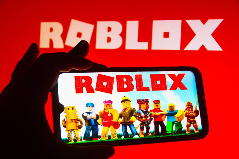 Logotipo Roblox Na Tela Do Smartphone. Um Quadro Do Jogo Roblox Em