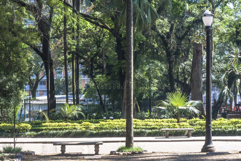 Brasil, o 29 de outubro de 2011 Povos em Luz Public Park nas baixas Sao Paulo Este é o primeiro parque público da cidade fotos de stock royalty free Brasil, o 29 de outubro de 2011 Povos em Luz Public Park nas baixas Sao Paulo Este é o primeiro parque público da cidade fotos de stock royalty free