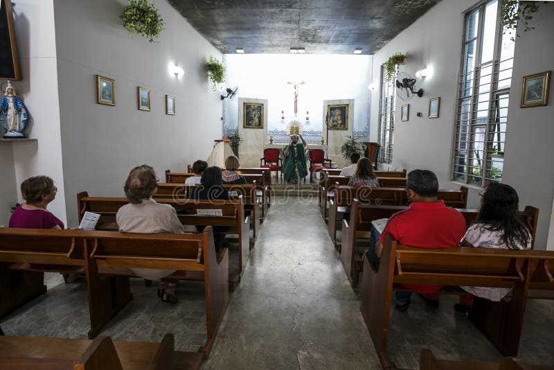 Brasil - San Paolo - A ONG Sermig - massa católica para voluntaryes imagem de stock Brasil - San Paolo - A ONG Sermig - massa católica para voluntaryes imagem de stock