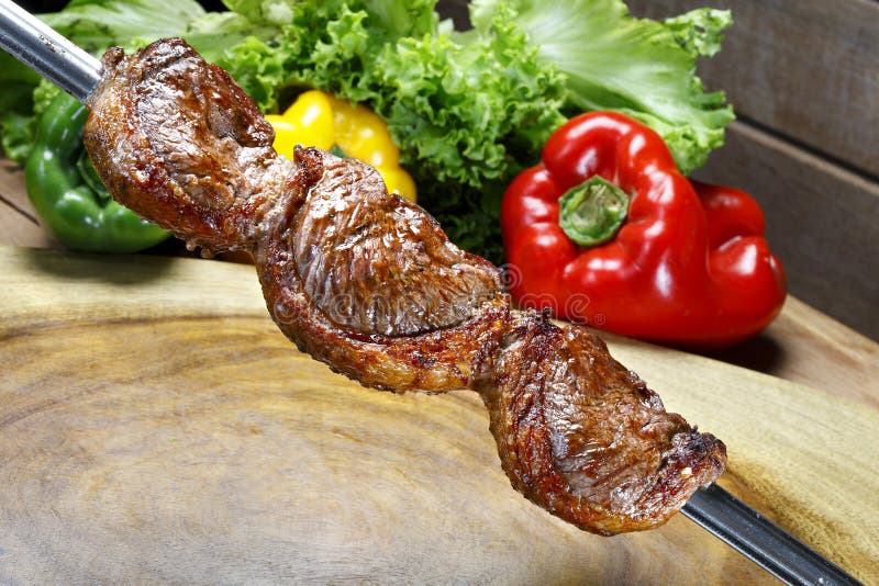 Espeto De Picanha Da Carne Pronto Para Cozinhar Imagem de Stock - Imagem de  frescor, grelhado: 132253239