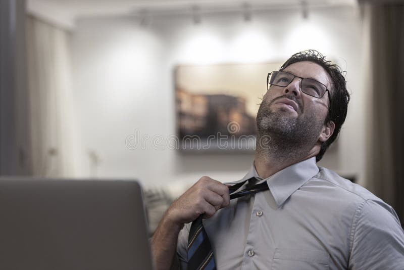 Brasileiro trabalhando em casa imagem de stock royalty free