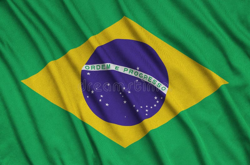 Brasilien-Flagge wird auf einem Sportstoffgewebe mit vielen Falten dargestellt Sportteamfahne stockbild Brasilien-Flagge wird auf einem Sportstoffgewebe mit vielen Falten dargestellt Sportteamfahne stockbild