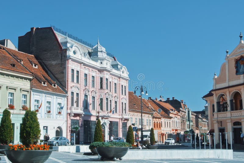 BRASOV, ROMÊNIA - 1º DE AGOSTO DE 2017: Quadrado do Conselho em Brasov um CEN fotos de stock BRASOV, ROMÊNIA - 1º DE AGOSTO DE 2017: Quadrado do Conselho em Brasov um CEN fotos de stock
