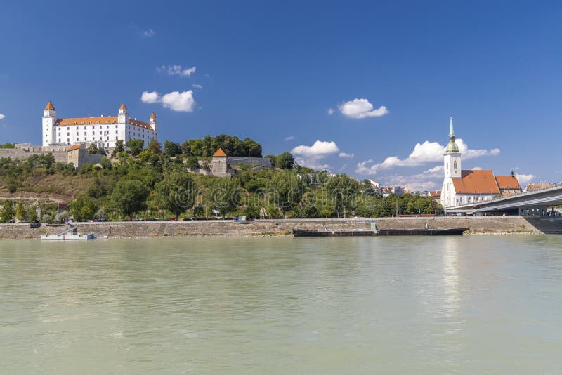 Bratislavský hrad a Dunaj, Slovensko