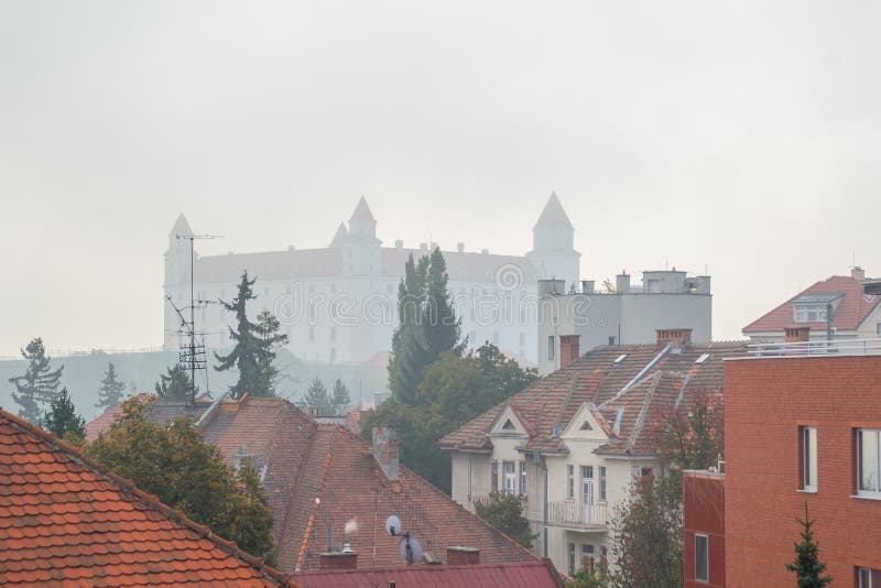 Bratislavský hrad v mlze