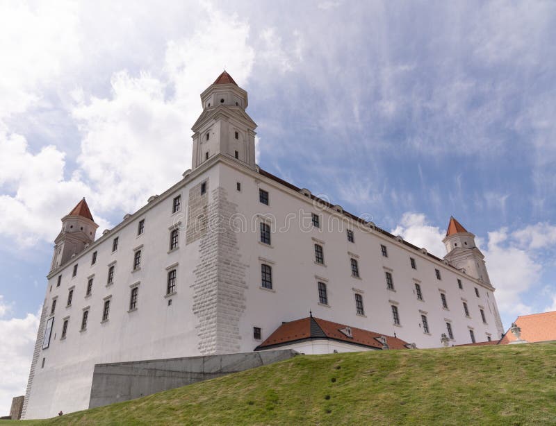Bratislavský hrad, hlavní hrad Bratislavy, hlavního města Slovenska