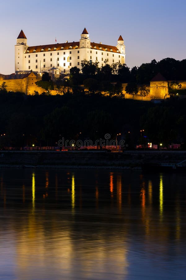 Bratislavský hrad v noci, Slovensko