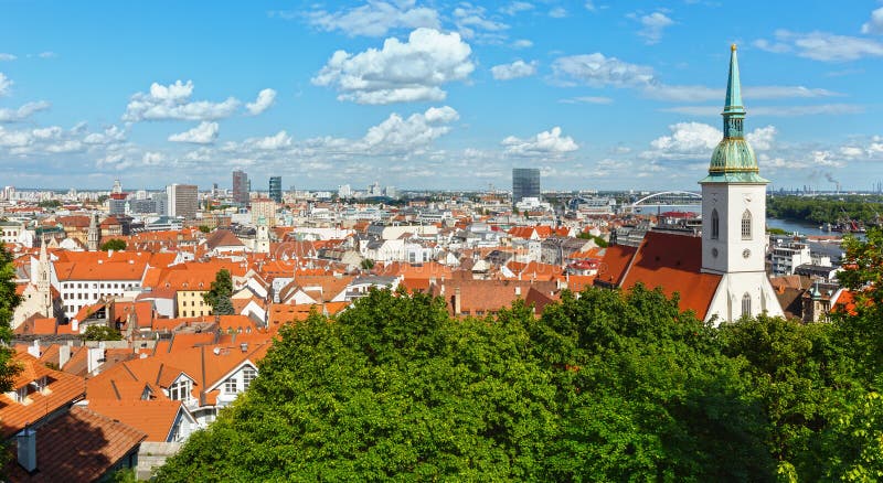 Pohľad na jarné mesto Bratislava (Slovensko)