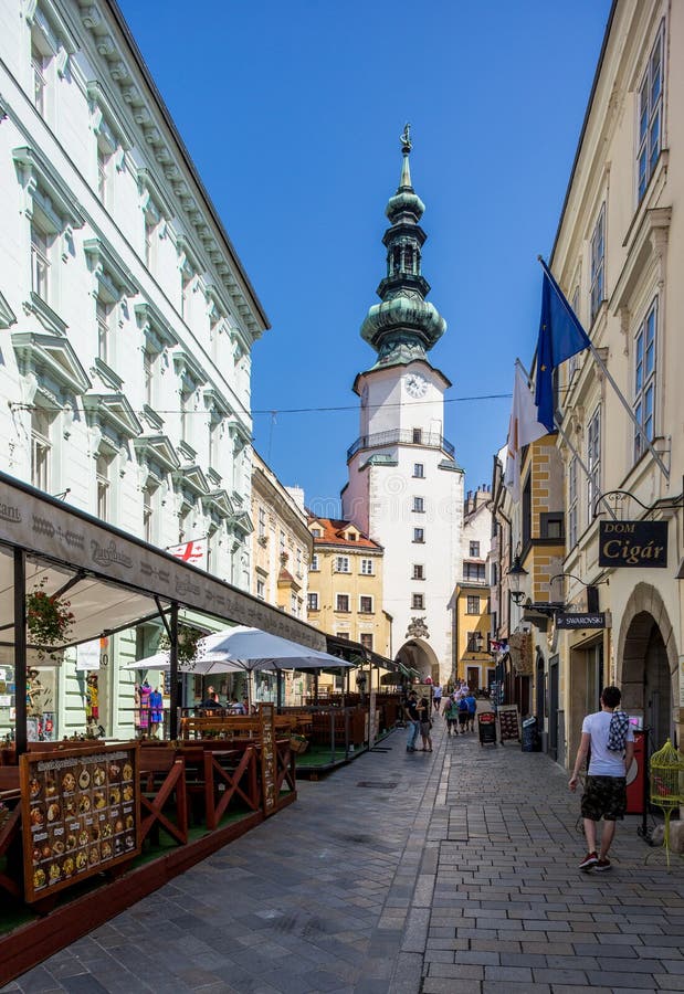 Bratislava en Slovaquie Porte médiévale de St Michael photographie stock Bratislava en Slovaquie Porte médiévale de St Michael photographie stock