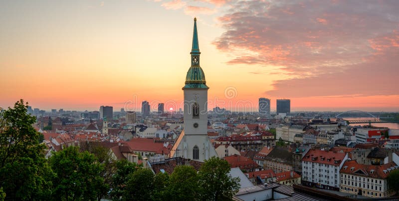Bratislava, Slovensko krajina pri východe slnka