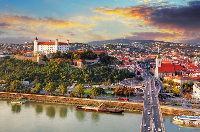 Na západ slnka letecký pohľad, slovensko.