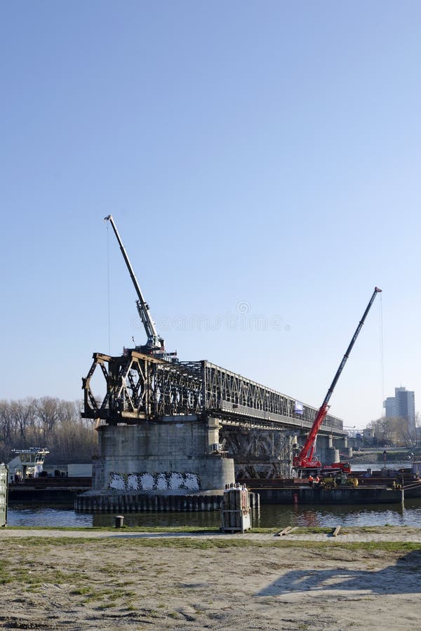 The Bratislava Stary most bridge demounting