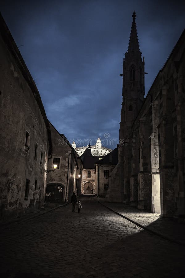 Bratislava Street view s hradem v pozadí