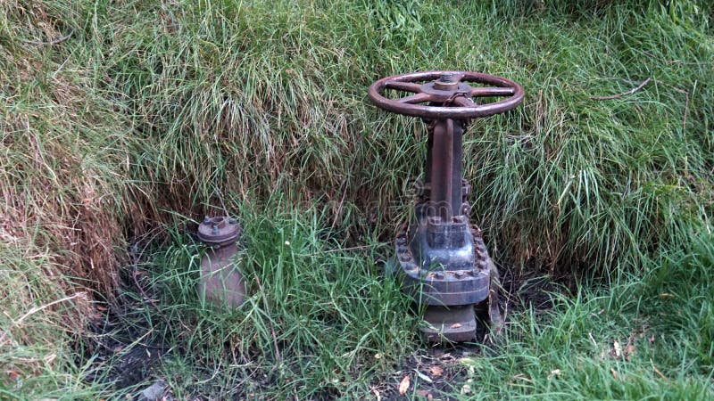 Brauchwasserhahn und -ventil stockfotografie Brauchwasserhahn und -ventil stockfotografie