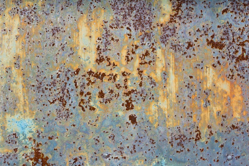 Brauner und gelber Rost auf dem Metallblech mit den Resten der blauen Farbe Rusty abstrakte Textur Durchstechen der Farbe stockfoto Brauner und gelber Rost auf dem Metallblech mit den Resten der blauen Farbe Rusty abstrakte Textur Durchstechen der Farbe stockfoto