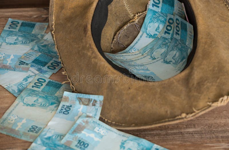 Brazilian money reais, with hat. Concept of financial fraud royalty free stock images Brazilian money reais, with hat. Concept of financial fraud royalty free stock images