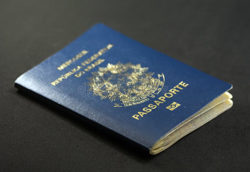 Brasileno pasaporte, selectivo concentrarse poco profundo profundidad de través de negro.