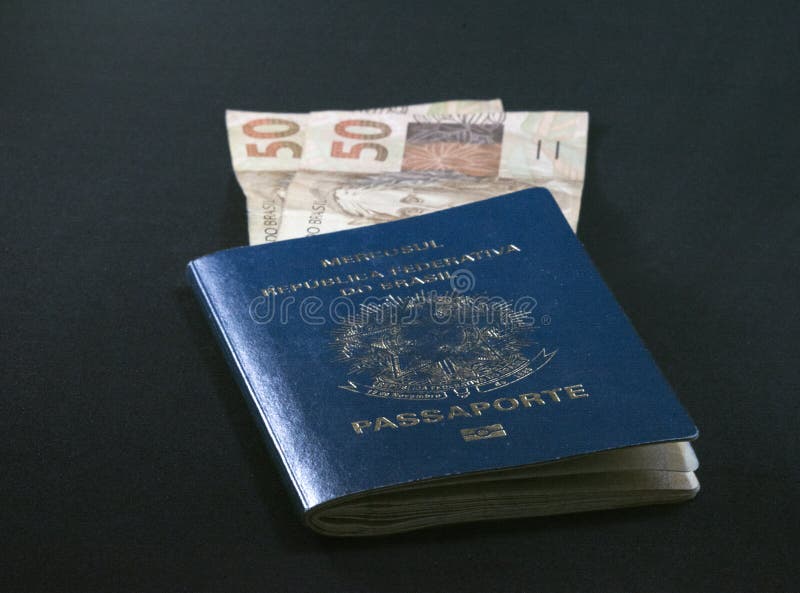 Brasileno pasaporte brasileno nombres de 50 real 50, través de negro.