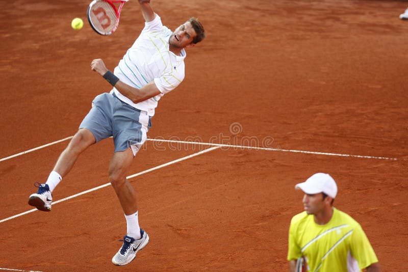 BRD раскрывает выпускные экзамены 2013 двойников: Horia Tecau/Макс Mirnii против Dlouhy/Marach стоковые изображения rf BRD раскрывает выпускные экзамены 2013 двойников: Horia Tecau/Макс Mirnii против Dlouhy/Marach стоковые изображения rf