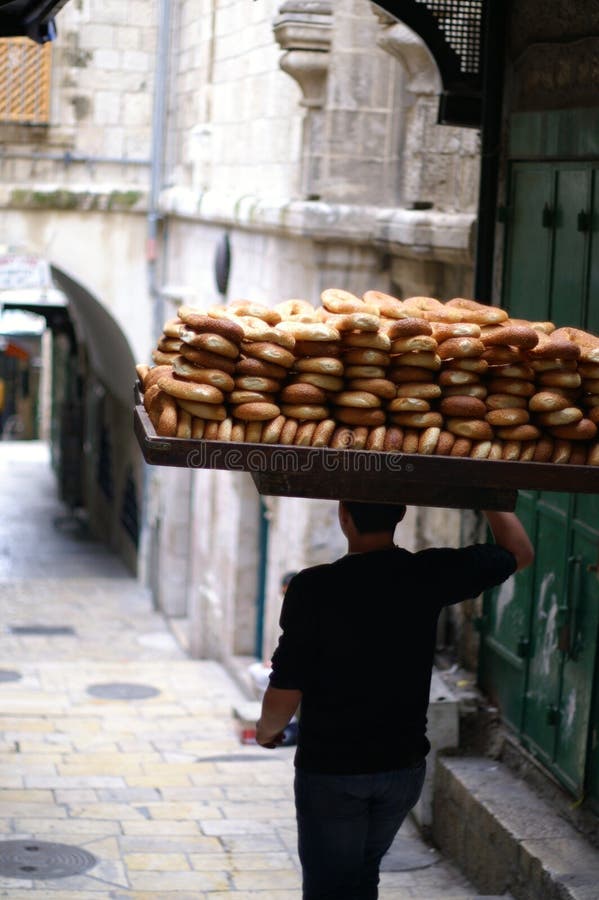  , vendedor de salida pan sobre el viejo Jerusalén calles.