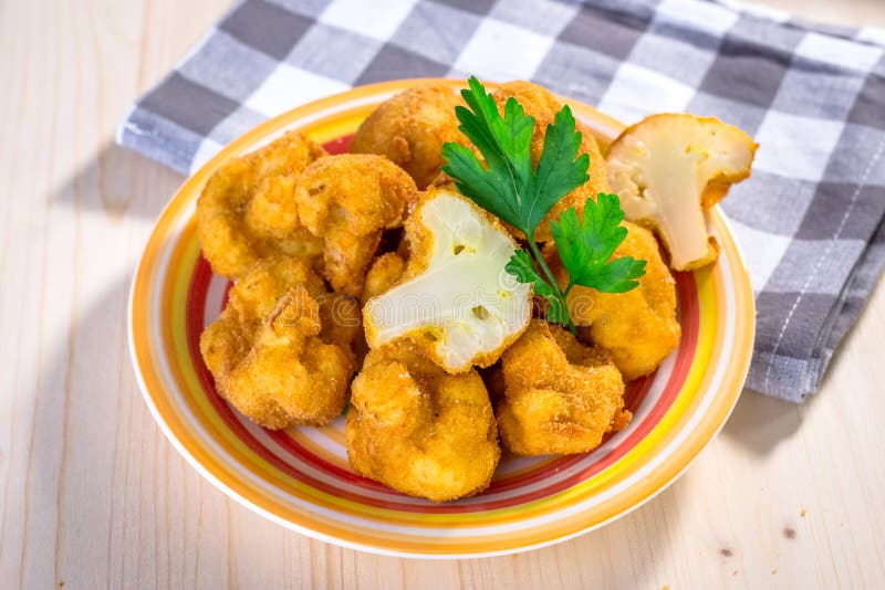 Breaded fritou a couve-flor foto de stock Breaded fritou a couve-flor foto de stock