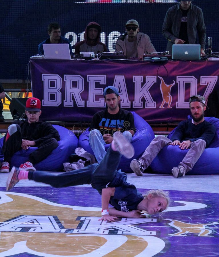Breakdance profesional del baile del atleta imagen de archivo libre de regalías Breakdance profesional del baile del atleta imagen de archivo libre de regalías