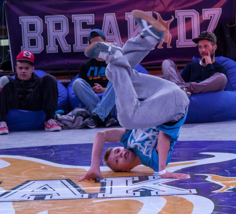 Breakdance profesional del baile del atleta imagen de archivo Breakdance profesional del baile del atleta imagen de archivo