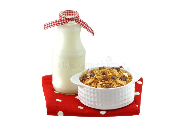 Breakfast cereals with dried fruit and low fat milk