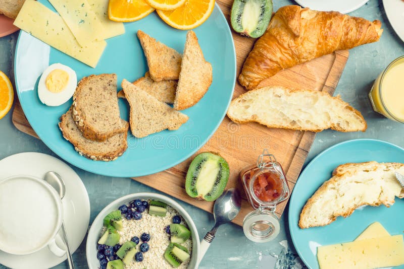 breakfast table in kitchen size