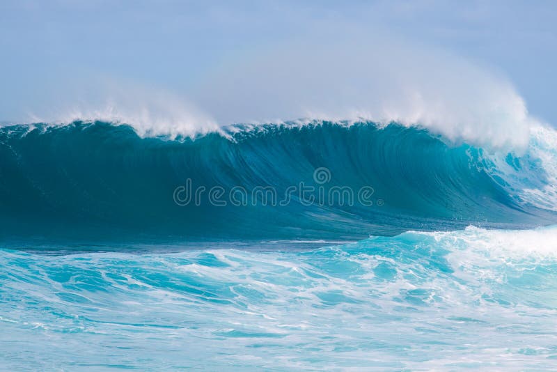 El gran ondas romper de norte costa de durante El gran surfear.