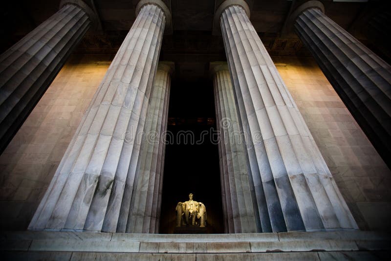 Bred vinkelsikt av Lincoln Memorial arkivfoto