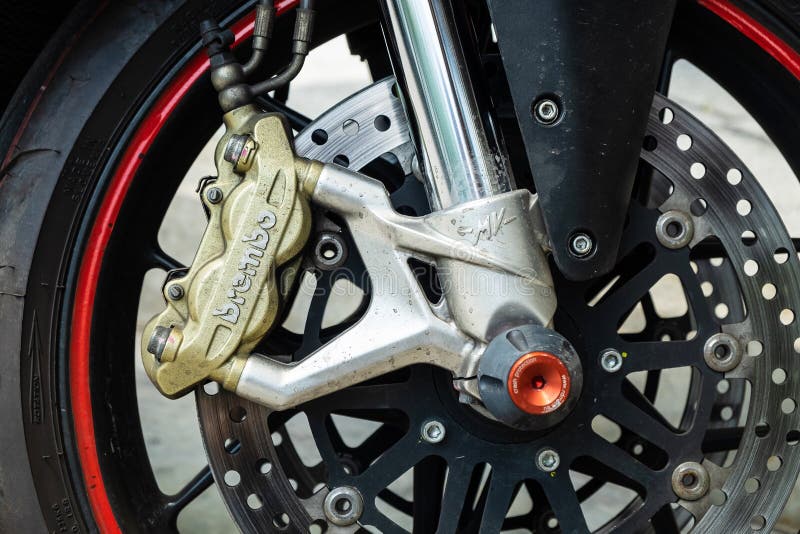 2019-05-17 Brembo, μπροστινός παχυμετρικός διαβήτης φρένων υψηλής επίδοσης που τίθεται στη μοτοσικλέτα μετά από τη φυλή Pathumtha στοκ φωτογραφίες 2019-05-17 Brembo, μπροστινός παχυμετρικός διαβήτης φρένων υψηλής επίδοσης που τίθεται στη μοτοσικλέτα μετά από τη φυλή Pathumtha στοκ φωτογραφίες