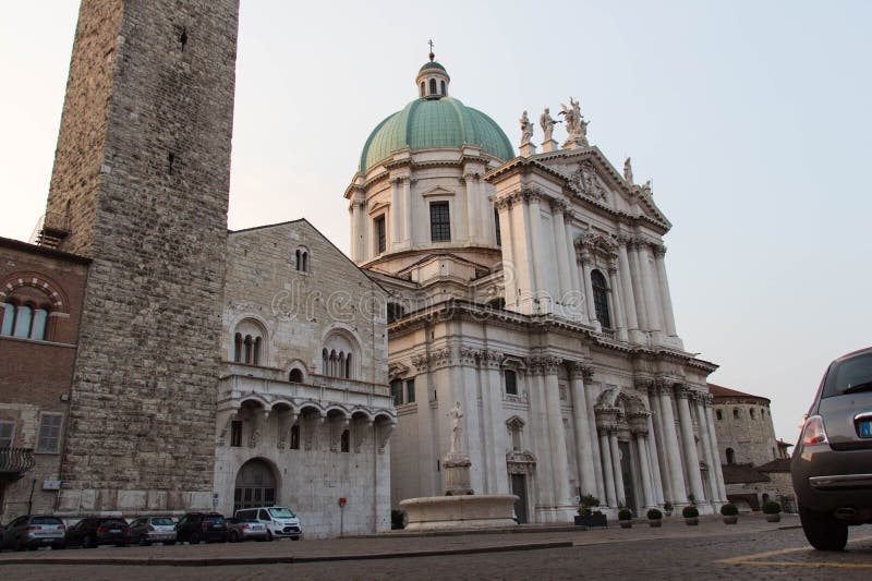 The Broletto Palace and the New Cathedral or Duomo Nuovo in Piazza ...