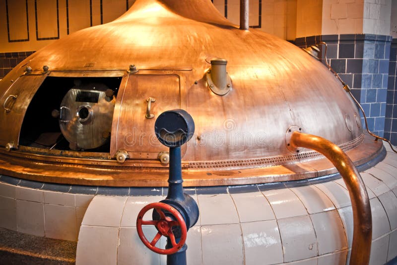 Interiér pivovaru workshop s mědí kvašení dph.