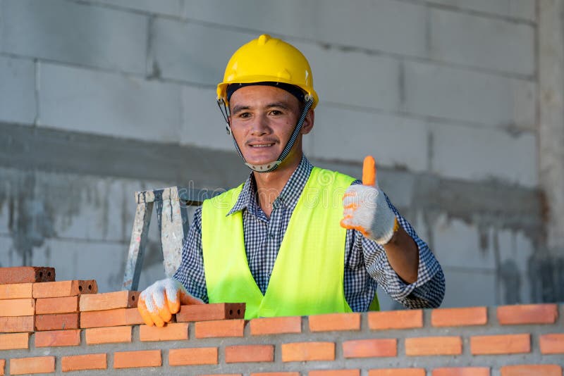 Каменщик the bricklayer 2023 сша. Каменщик. Каменщик фото. Каменщик фильм. Американские каменщики.