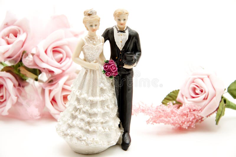 Bridal couple with pink roses