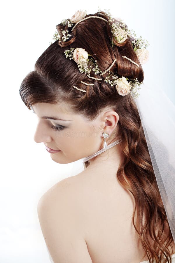 50+ Bridal Hairstyles For Indian Brides This Wedding Season - WeddingWire