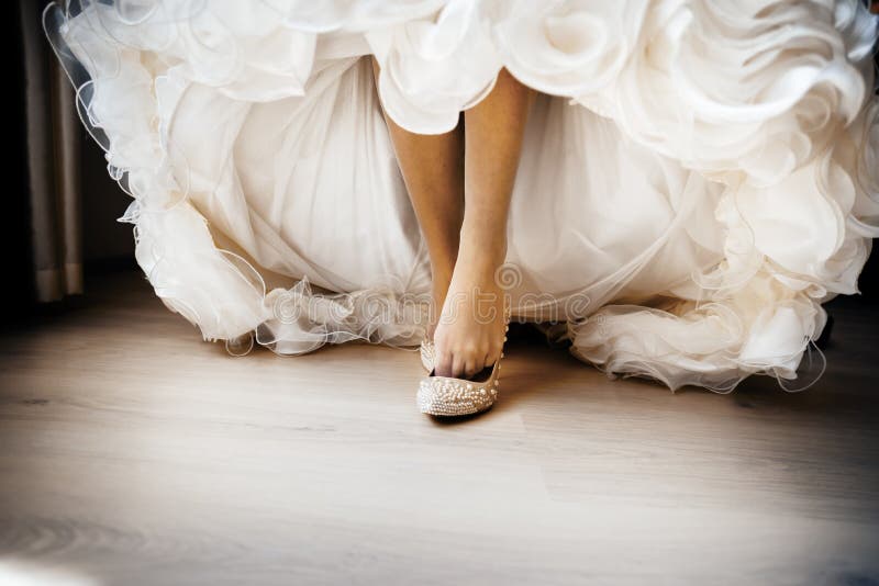 Bride Dresses Garter on the Leg. Picture of Beautiful Female Barefoot ...