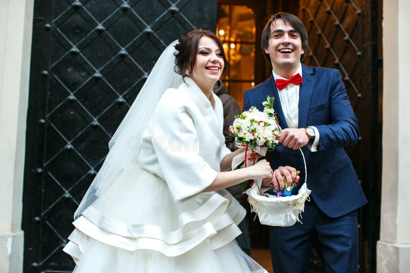 Bride and groom throw the sweets from a white basket stock images Bride and groom throw the sweets from a white basket stock images