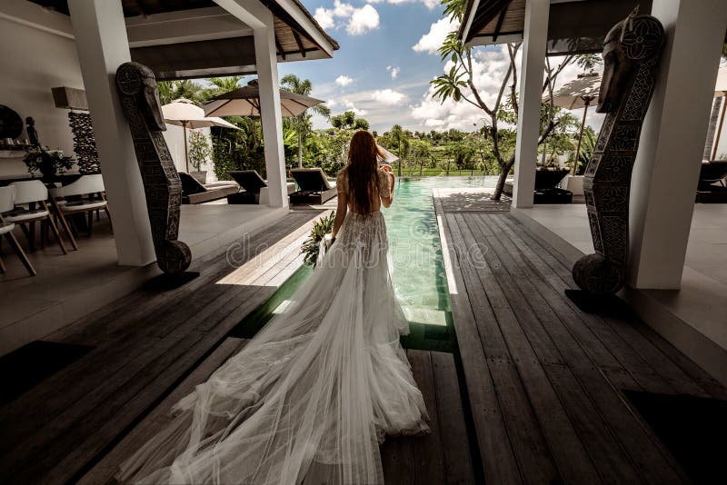 Bride in wedding dress is entering a swimming pool stock photography Bride in wedding dress is entering a swimming pool stock photography
