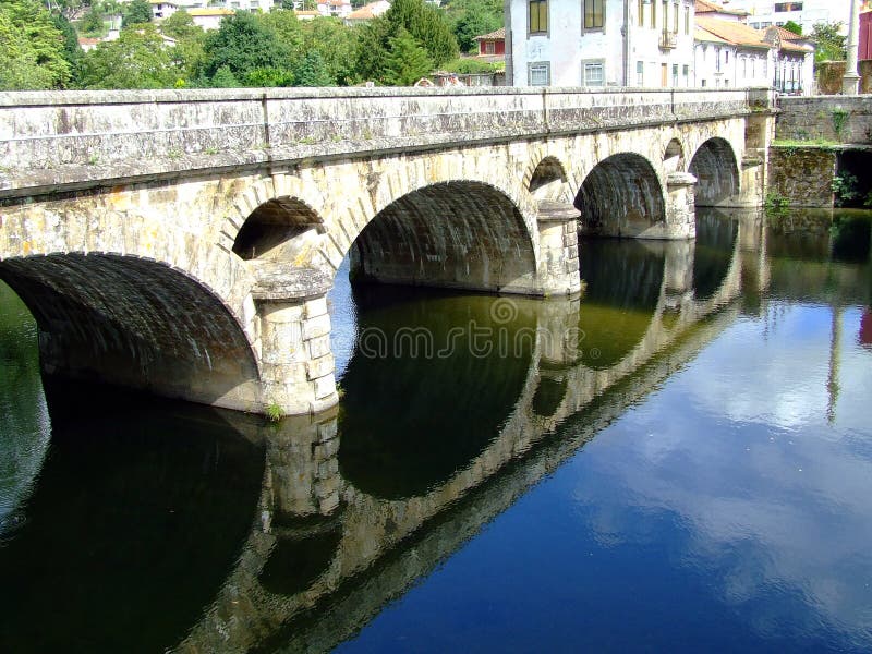 Brigde sobre el río foto de archivo libre de regalías Brigde sobre el río foto de archivo libre de regalías