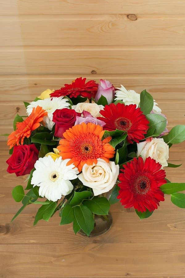 168 Beautiful Bouquet Bright Red Roses White Daisies Stock Photos