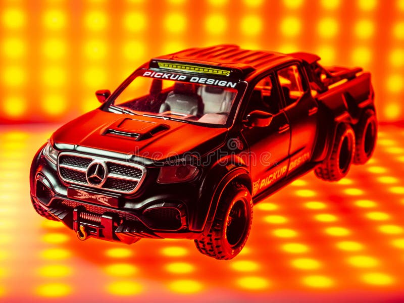 Preços baixos em Mercedes-Benz Caminhões de Coleta de brinquedo e