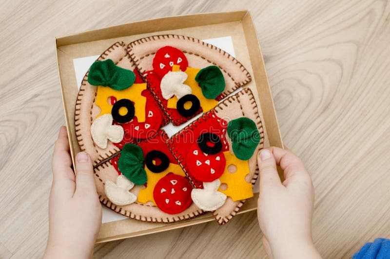 Pizza De Feltro. Brinquedos De Comida Para As Crianças. Imagem de Stock -  Imagem de conceito, feltro: 269341845