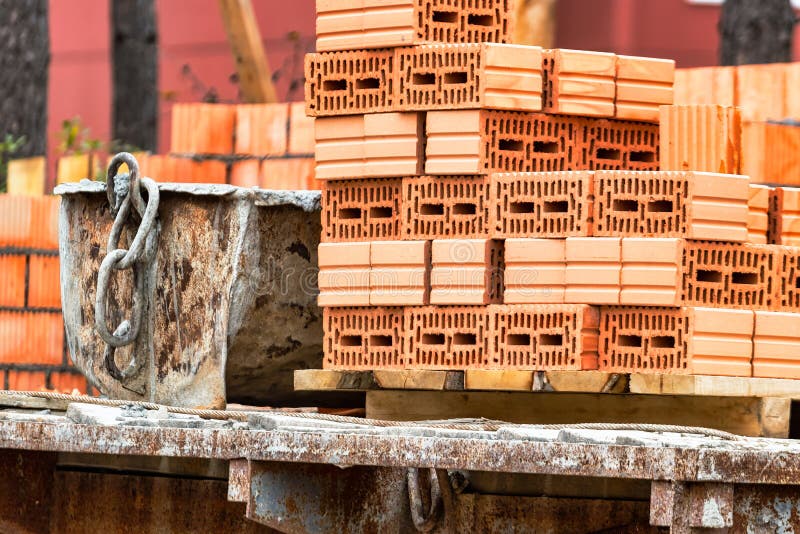 Briques De Céramique Rouge Sur Le Chantier. Keramoblock. Brique Creuse.  Construction D'un Bâtiment En Briques Rouges. Closeup. Mat Image stock -  Image du orange, industriel: 257006949